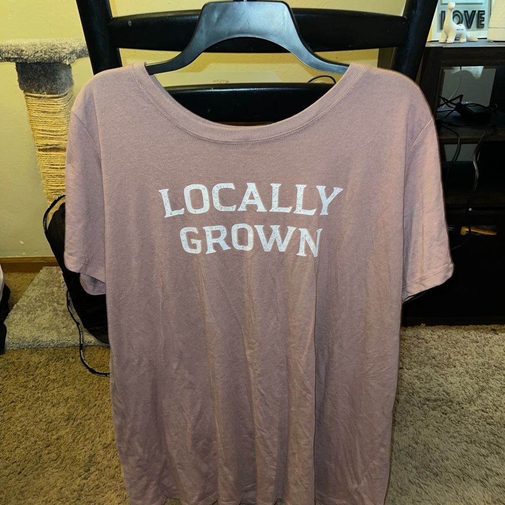 Torrid “Locally Grown” Graphic Tee Size 3 – Light Pink Mauve